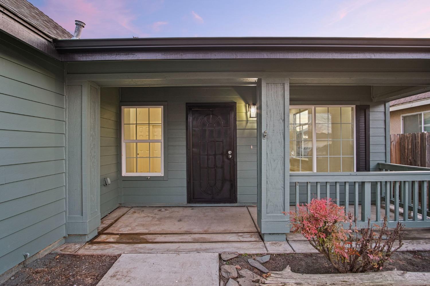 Detail Gallery Image 4 of 34 For 4908 Audra Ct, Keyes,  CA 95328 - 3 Beds | 2 Baths