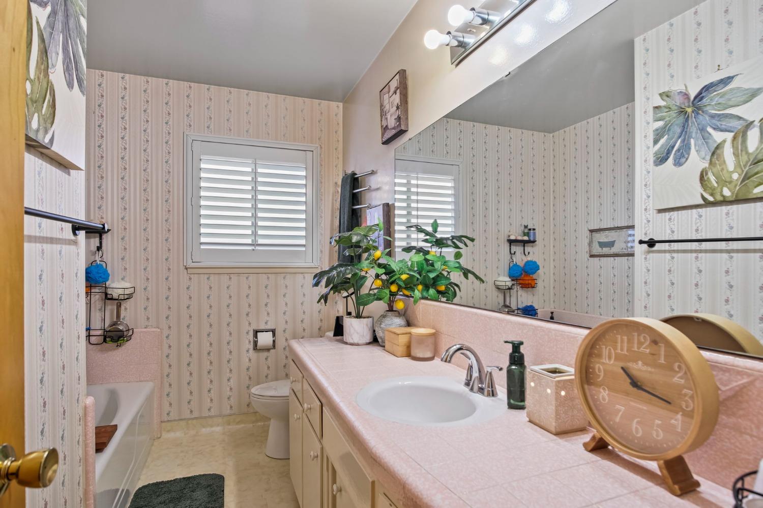 Detail Gallery Image 17 of 29 For 2501 Earlmar Dr, Modesto,  CA 95350 - 3 Beds | 2 Baths