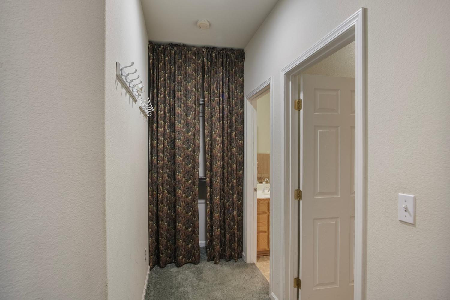 Detail Gallery Image 7 of 28 For 1407 Dylan Creek Dr, Patterson,  CA 95363 - 5 Beds | 2/1 Baths