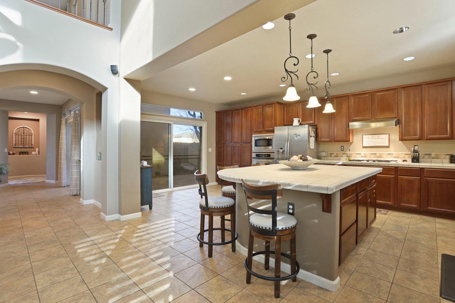 Detail Gallery Image 14 of 62 For 1308 Horizon Ln, Patterson,  CA 95363 - 4 Beds | 4 Baths