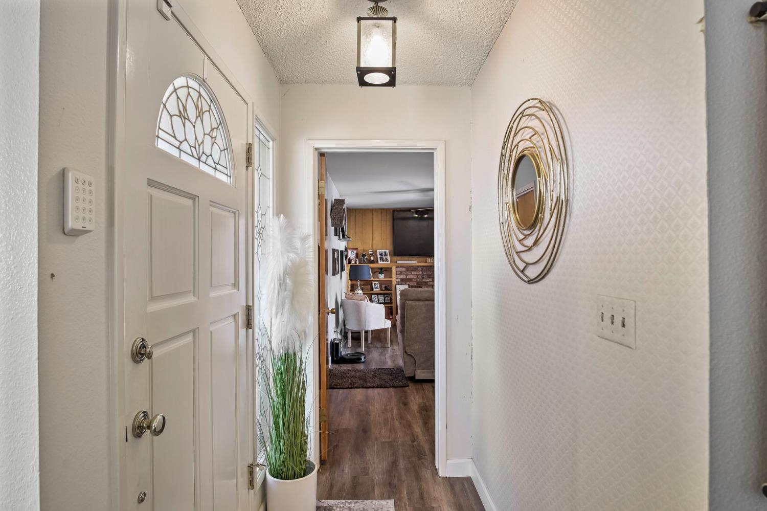 Detail Gallery Image 3 of 29 For 2501 Earlmar Dr, Modesto,  CA 95350 - 3 Beds | 2 Baths