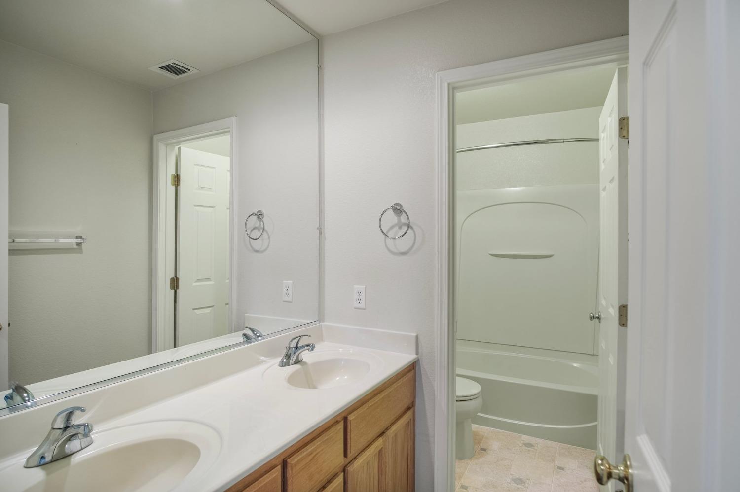 Detail Gallery Image 17 of 28 For 1407 Dylan Creek Dr, Patterson,  CA 95363 - 5 Beds | 2/1 Baths