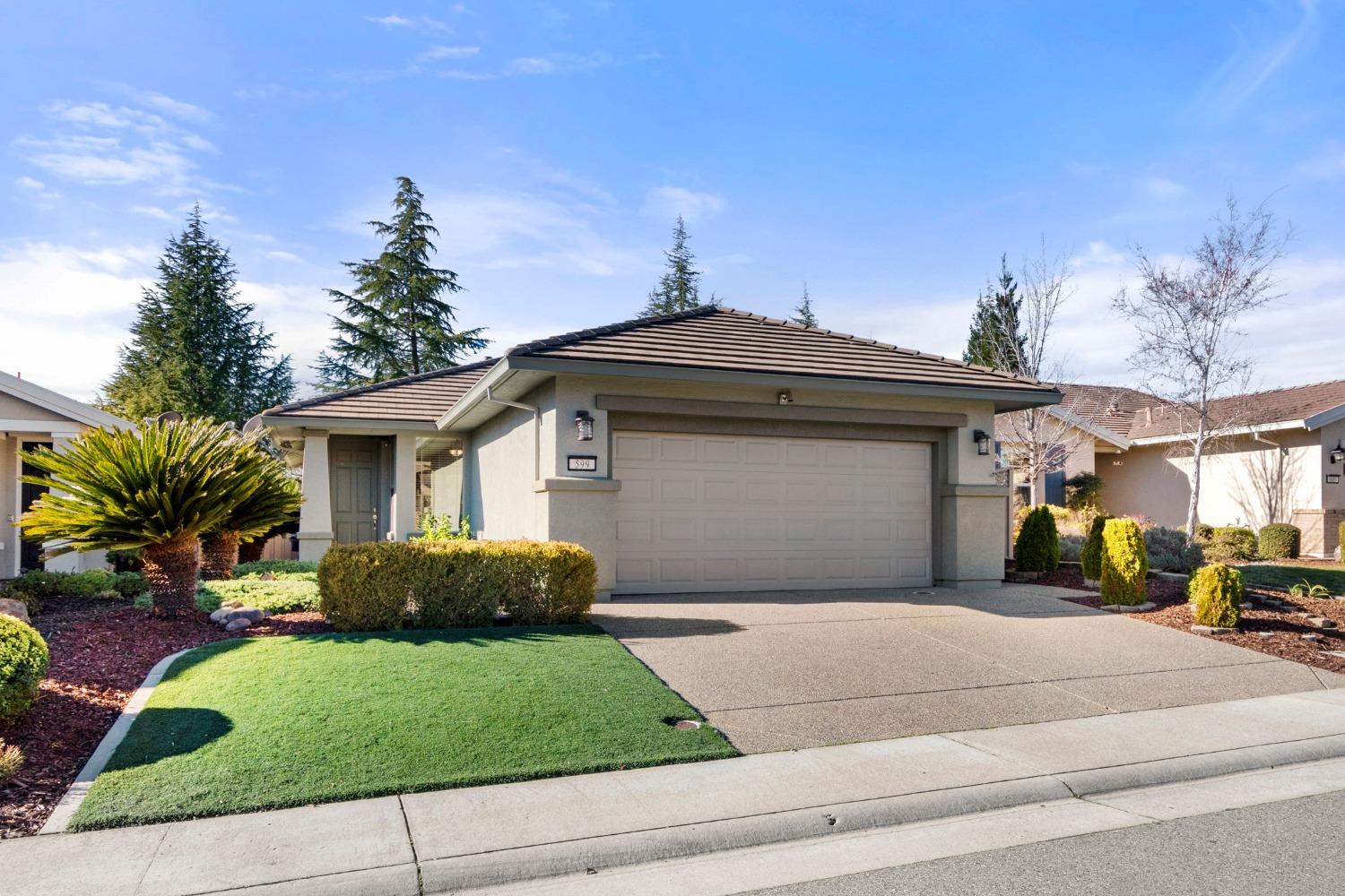 This Calaveras is squeaky clean and ready for its new homeowner.  Recently updated with new carpeting and freshly painted, it's ready for you to just move in and unpack.  This model offers inside laundry with extra storage cabinets, breakfast nook, pantry cabinet, double oven range with gas cooktop, garage storage and conveniently located within steps of Kilaga Springs Lodge, fitness center, spa and cafe.  The low maintenance landscape with artificial turf and extended pergola patio cover allows you to have lots of time to play.  Come live the Sun City Lincoln Hills lifestyle!