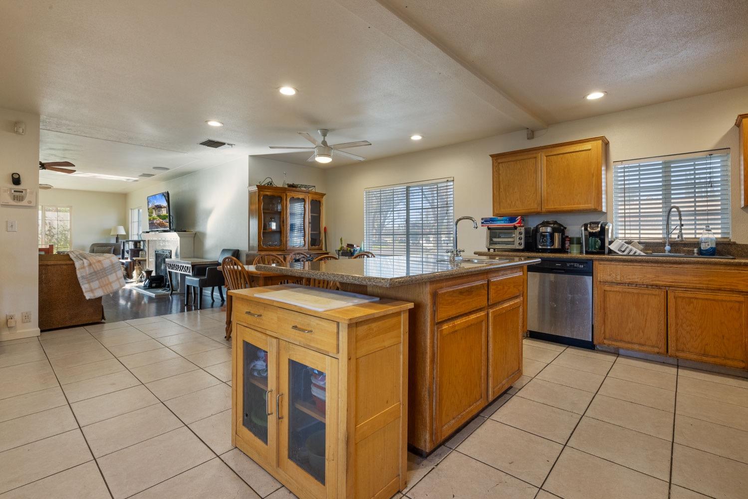 Detail Gallery Image 11 of 30 For 1317 Oakwood Dr, Modesto,  CA 95350 - 3 Beds | 2 Baths