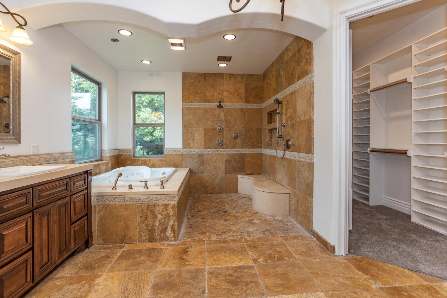 Detail Gallery Image 43 of 66 For 10107 N Oaks Ct, Oakdale,  CA 95361 - 5 Beds | 5/2 Baths