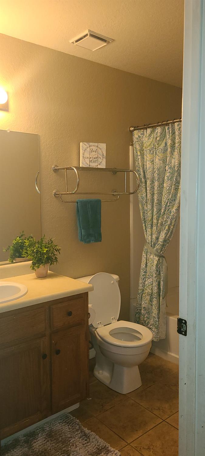 Detail Gallery Image 2 of 7 For 1117 Comanche Ct, Modesto,  CA 95351 - 2 Beds | 2 Baths