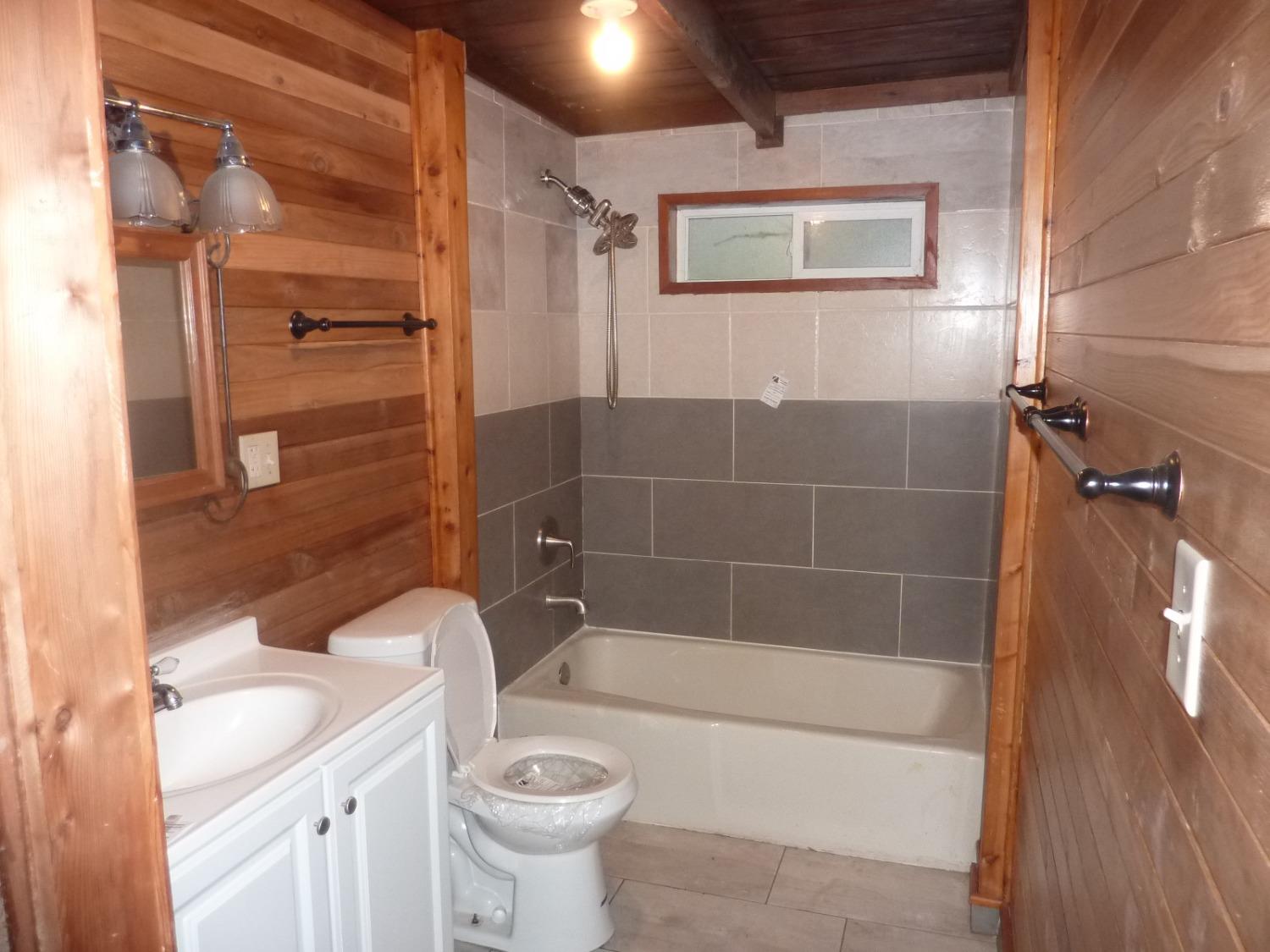 Detail Gallery Image 9 of 17 For 785 E Willow Ave, Manteca,  CA 95337 - 2 Beds | 1 Baths