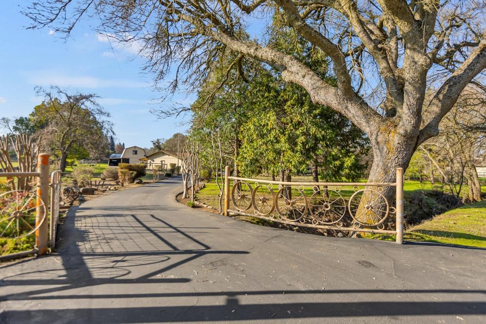 Lee School Cross Road, Wilton, California image 3