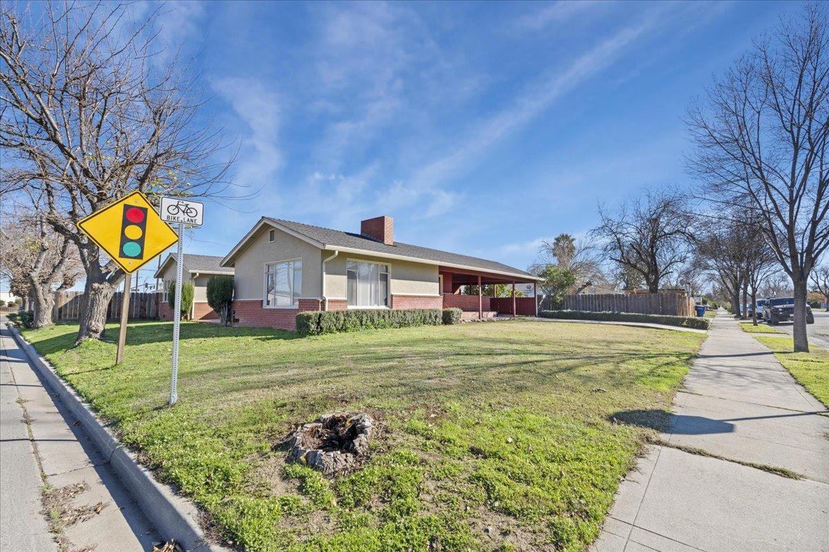 Detail Gallery Image 3 of 37 For 529 N 3rd St, Patterson,  CA 95363 - 3 Beds | 2 Baths