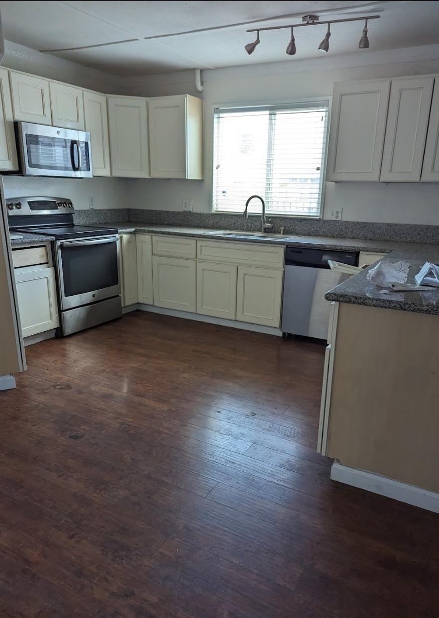 Detail Gallery Image 2 of 2 For 4399 Aplicella Ct 67, Manteca,  CA 95337 - 3 Beds | 2 Baths