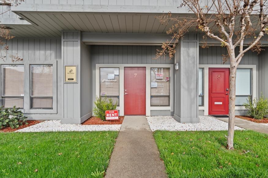 Detail Gallery Image 1 of 7 For 1811 Grand Canal #7,  Stockton,  CA 95207 - – Beds | – Baths