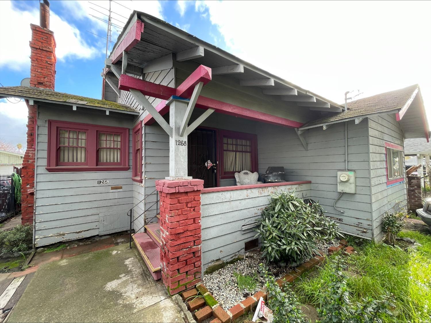 Detail Gallery Image 1 of 1 For 1268 60th Ave, Oakland,  CA 94621 - 2 Beds | 1 Baths
