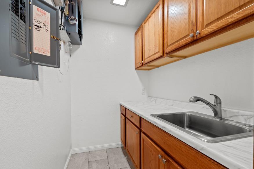 Detail Gallery Image 4 of 7 For 1811 Grand Canal #7,  Stockton,  CA 95207 - – Beds | – Baths