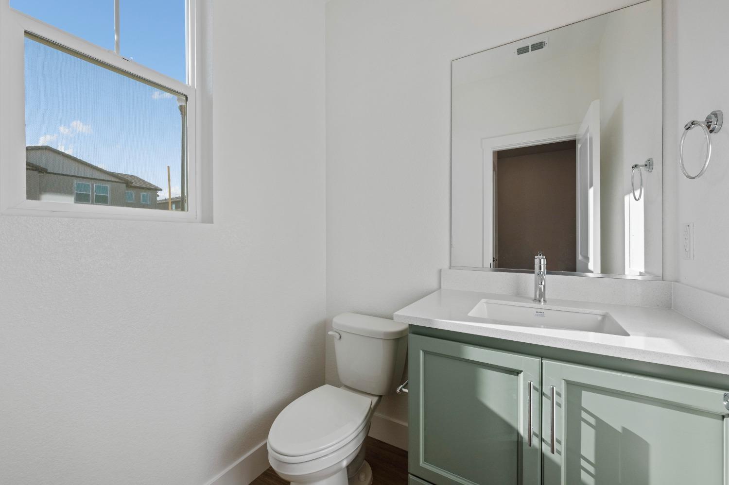 Detail Gallery Image 4 of 25 For 1224 S Marmo Cir, Roseville,  CA 95747 - 3 Beds | 2/1 Baths