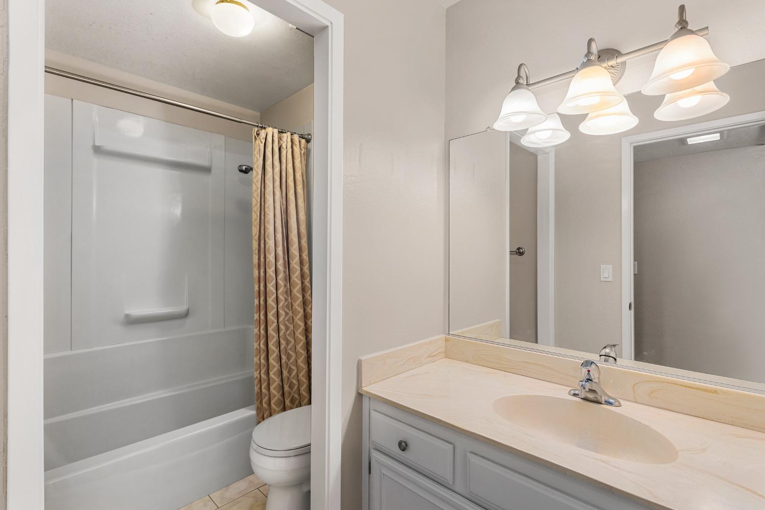 Detail Gallery Image 18 of 25 For 9419 Mira Del Rio Dr, Sacramento,  CA 95827 - 3 Beds | 2 Baths