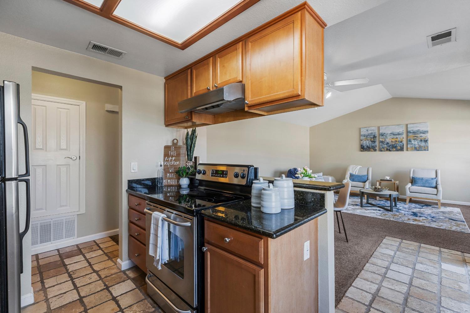 Detail Gallery Image 10 of 23 For 3901 Dale Rd #E,  Modesto,  CA 95356 - 2 Beds | 2 Baths