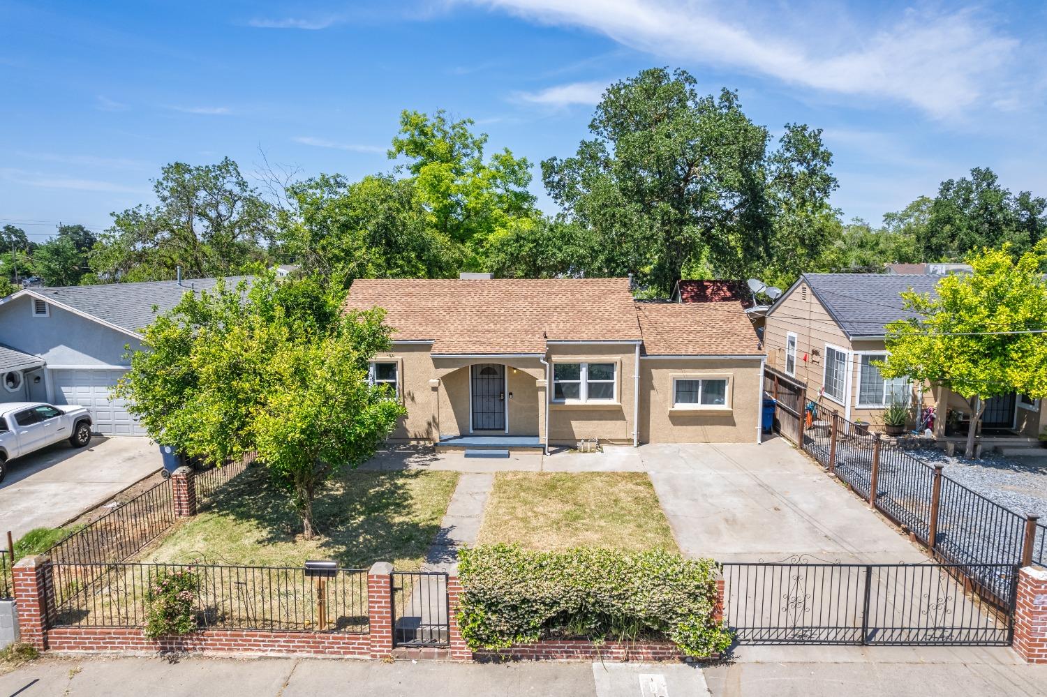 Detail Gallery Image 1 of 1 For 951 Acacia Ave, Sacramento,  CA 95815 - 3 Beds | 1 Baths