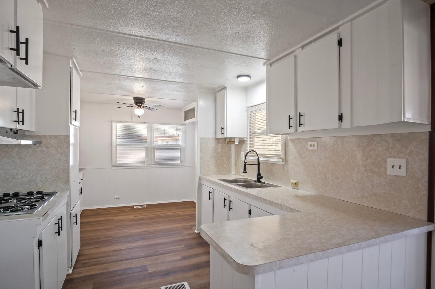 Detail Gallery Image 4 of 18 For 5548 Keith Ct #7, Turlock,  CA 95382 - 1 Beds | 1 Baths