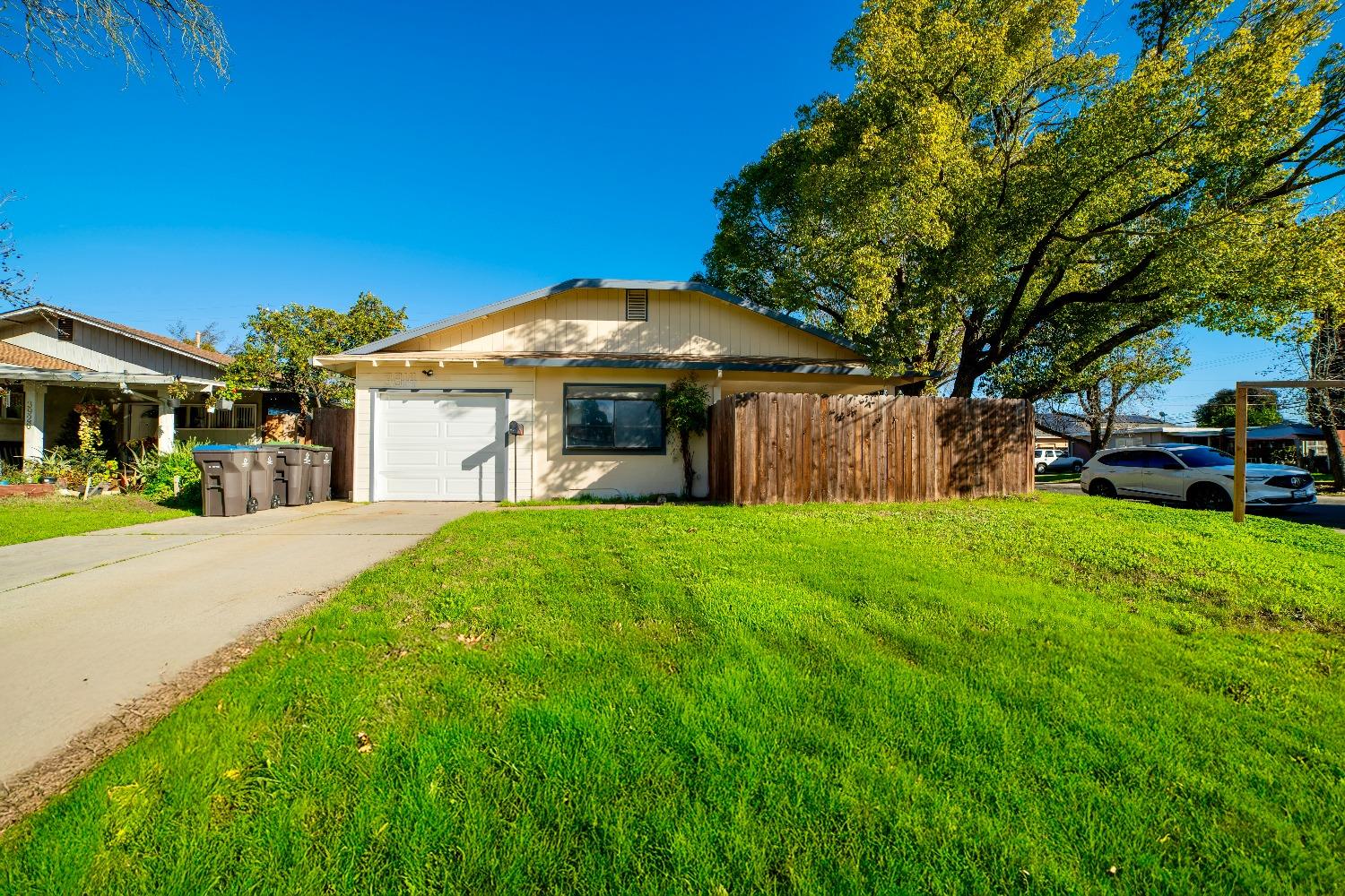 Detail Gallery Image 1 of 1 For 3914 Crawford Ct, Stockton,  CA 95204 - 3 Beds | 2 Baths
