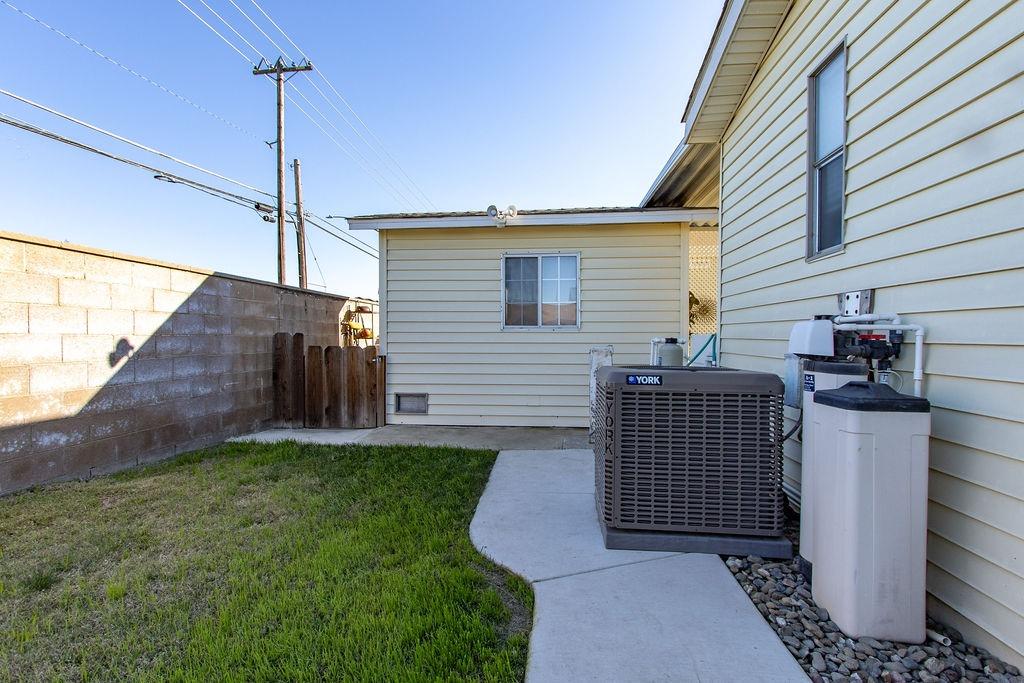 Detail Gallery Image 11 of 47 For 19667 American Ave 2, Hilmar,  CA 95324 - 2 Beds | 2 Baths
