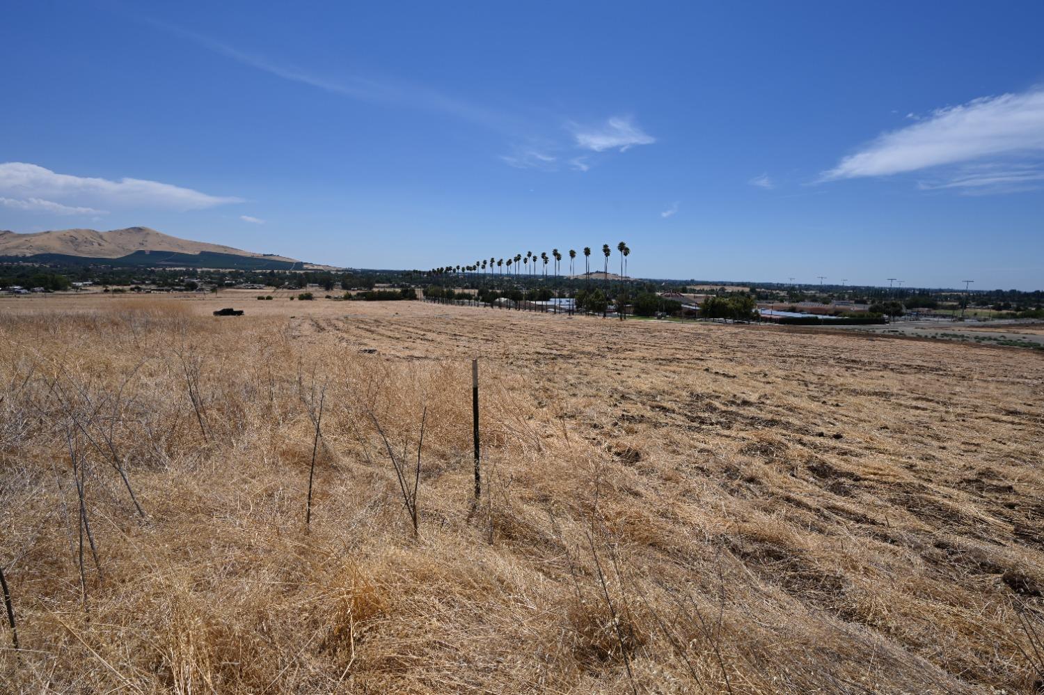 E Putnam Avenue, Porterville, California image 33