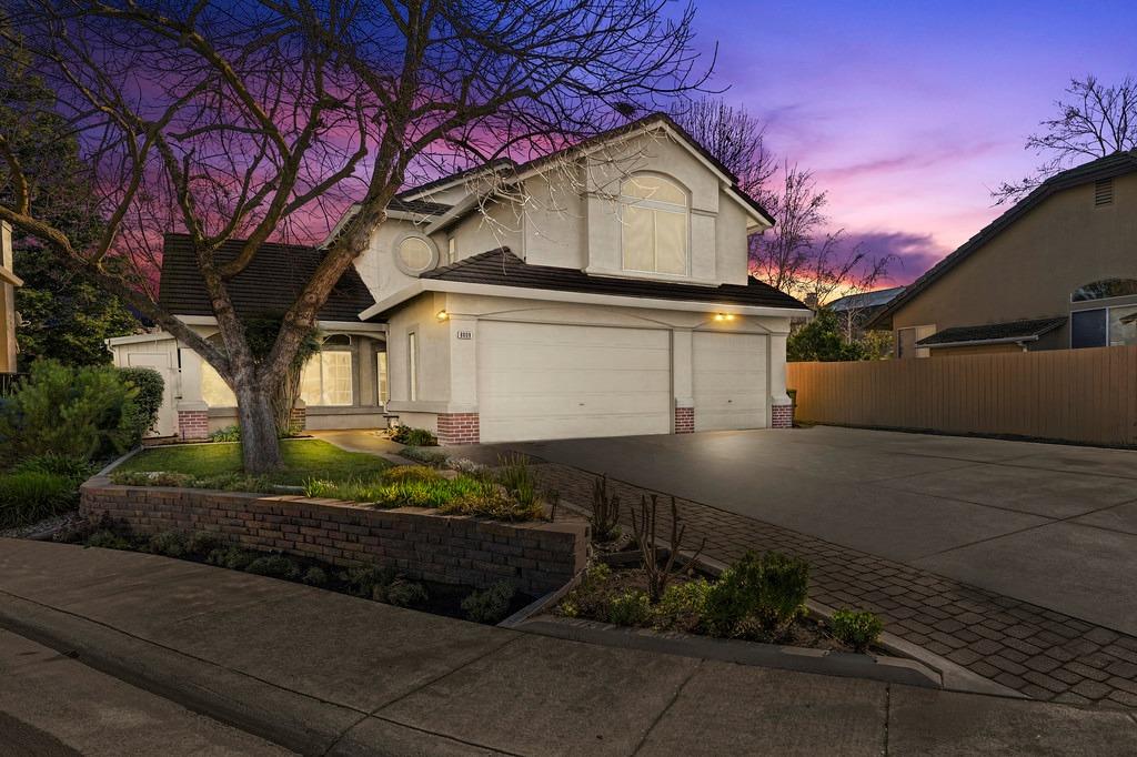 Detail Gallery Image 1 of 1 For 8809 Metalmark Ct, Elk Grove,  CA 95624 - 5 Beds | 3 Baths