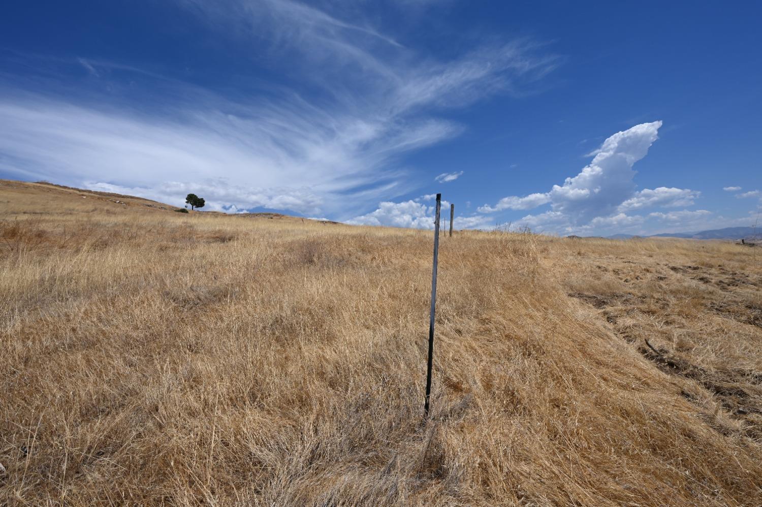 E Putnam Avenue, Porterville, California image 37