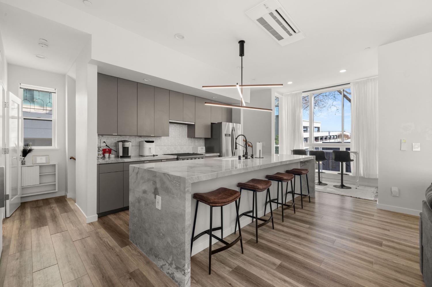 Detail Gallery Image 1 of 53 For 1816 5th St, Sacramento,  CA 95811 - 3 Beds | 2/1 Baths