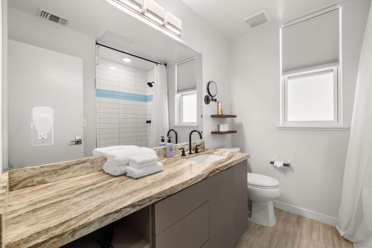 Detail Gallery Image 34 of 53 For 1816 5th St, Sacramento,  CA 95811 - 3 Beds | 2/1 Baths