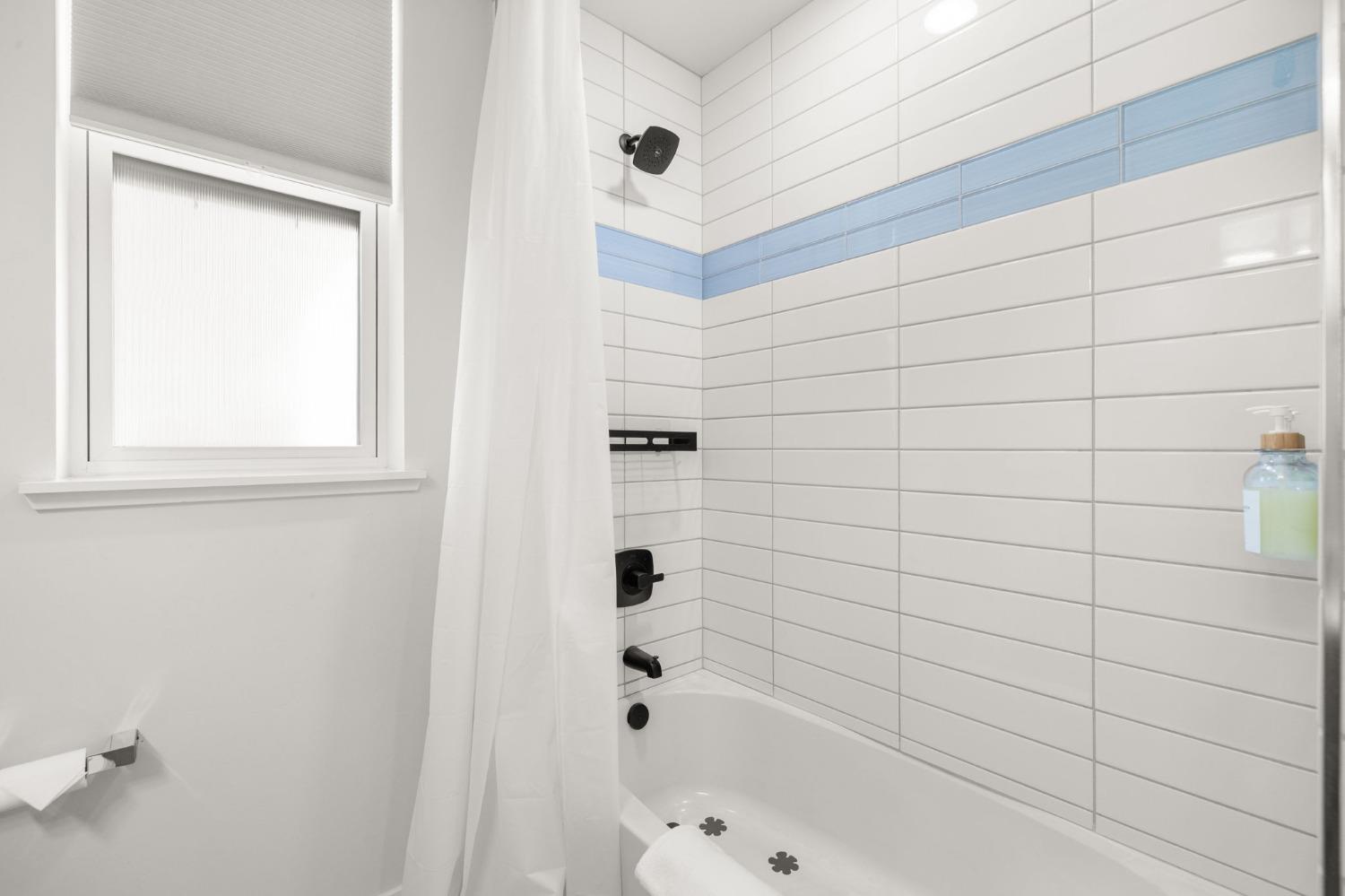 Detail Gallery Image 36 of 53 For 1816 5th St, Sacramento,  CA 95811 - 3 Beds | 2/1 Baths