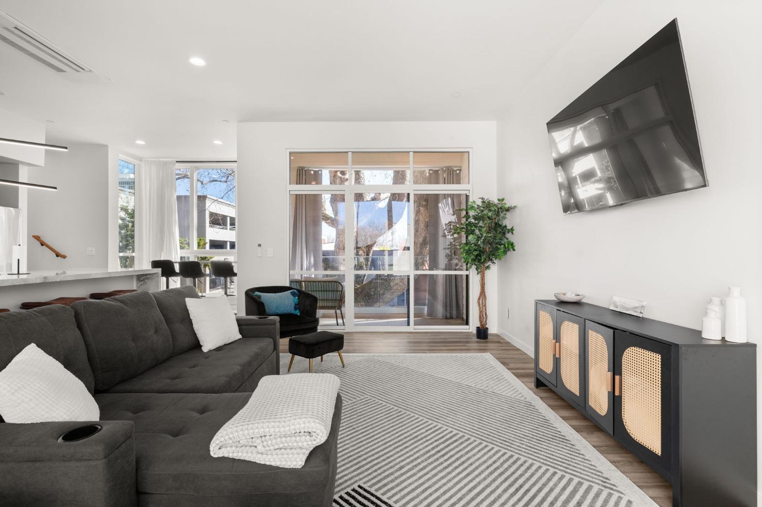 Detail Gallery Image 19 of 53 For 1816 5th St, Sacramento,  CA 95811 - 3 Beds | 2/1 Baths