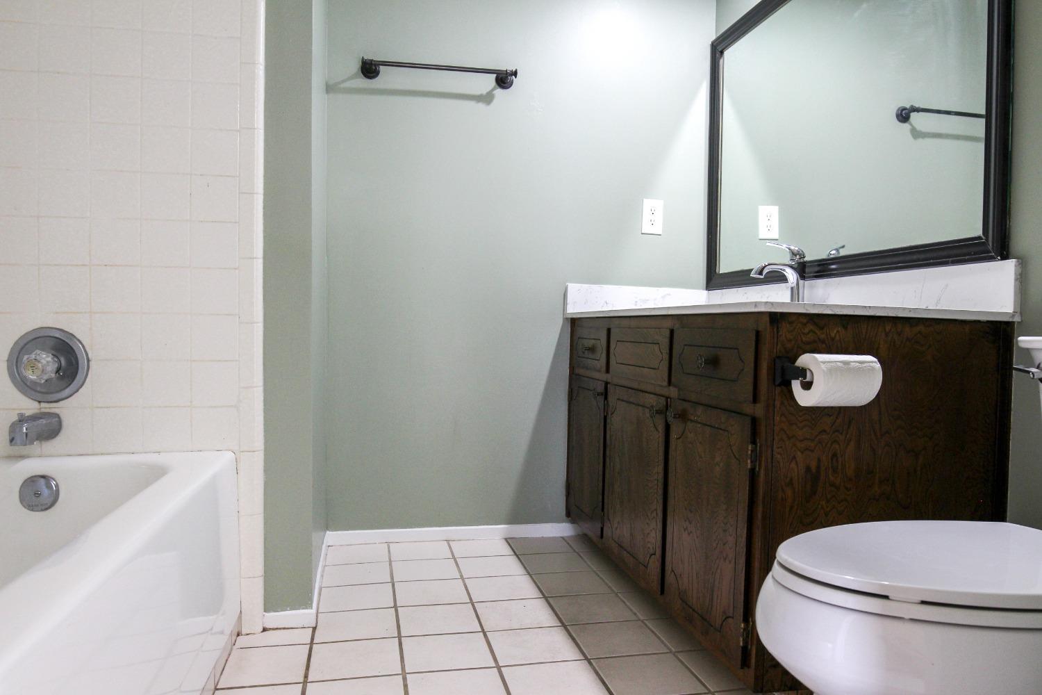 Detail Gallery Image 5 of 17 For 3522 Chatsworth Ct, Stockton,  CA 95209 - 3 Beds | 2 Baths
