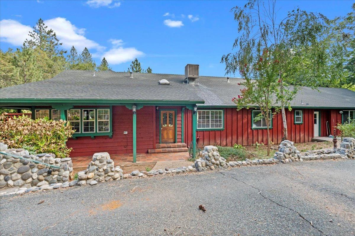 Detail Gallery Image 1 of 1 For 300 Larsen Ln, Applegate,  CA 95703 - 7 Beds | 4 Baths
