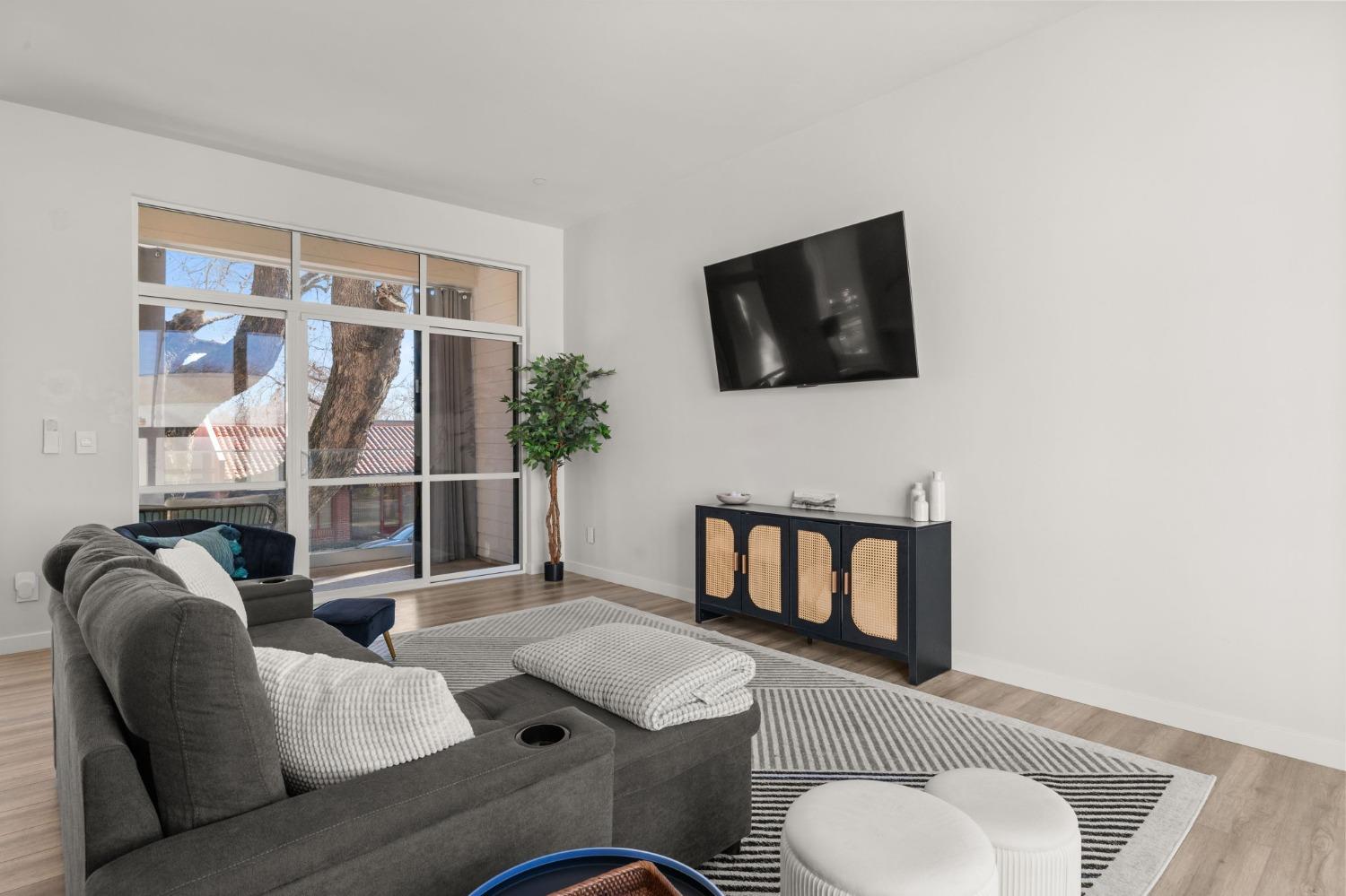 Detail Gallery Image 27 of 53 For 1816 5th St, Sacramento,  CA 95811 - 3 Beds | 2/1 Baths