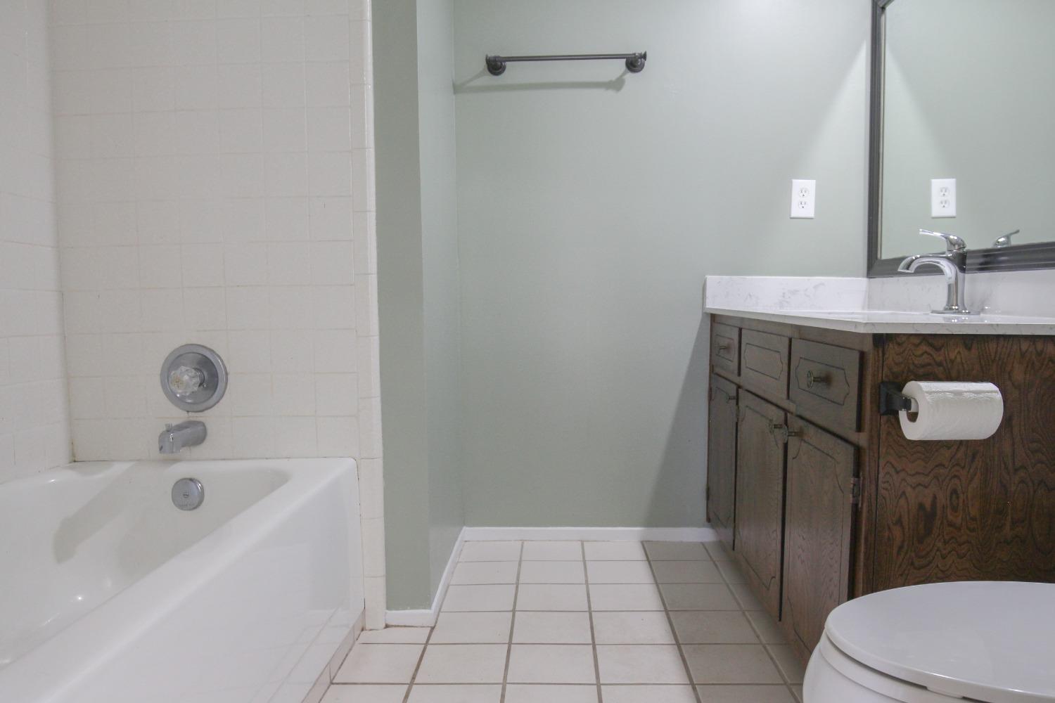 Detail Gallery Image 4 of 17 For 3522 Chatsworth Ct, Stockton,  CA 95209 - 3 Beds | 2 Baths
