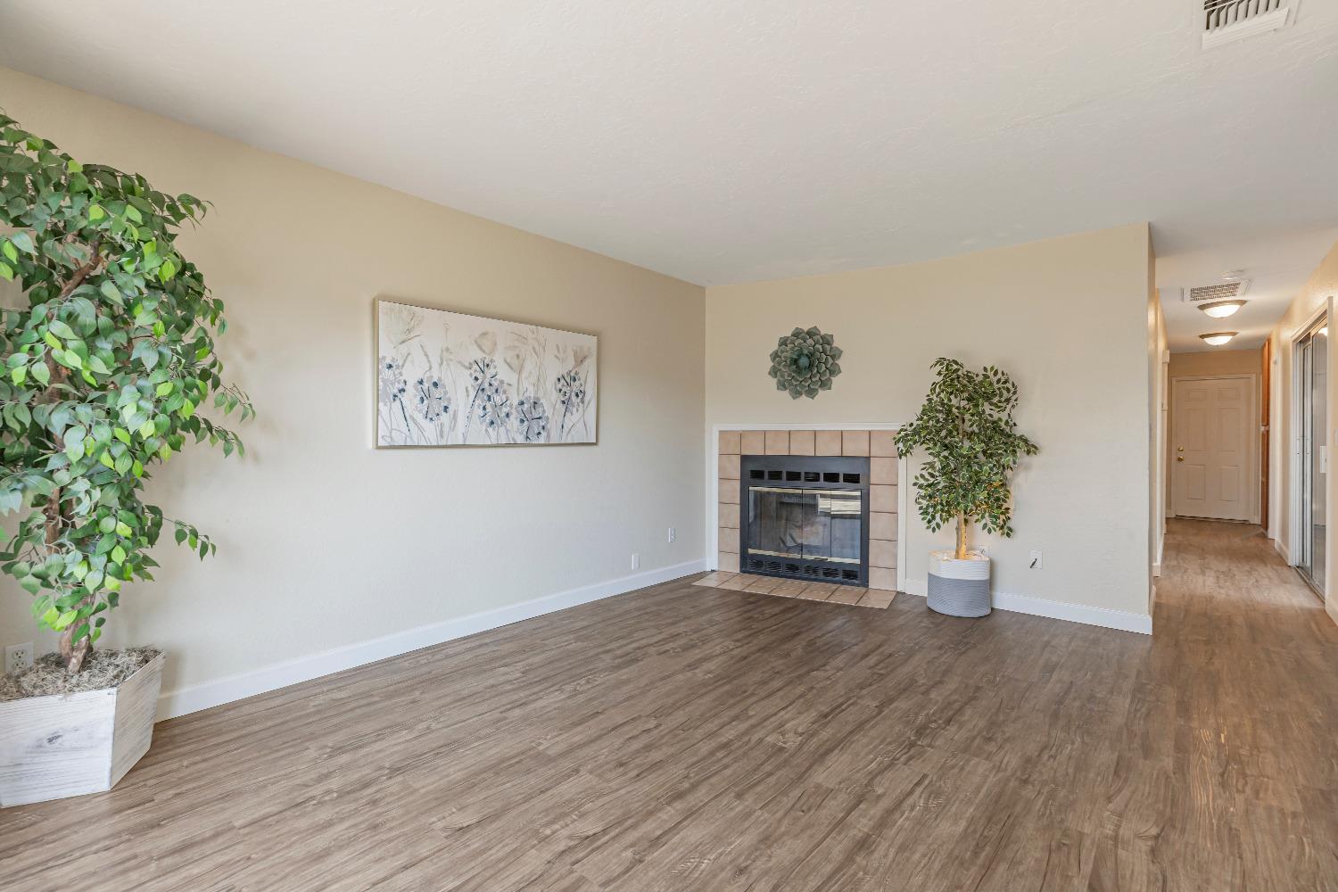 Sierra Crest Drive, Rancho Cordova, California image 4