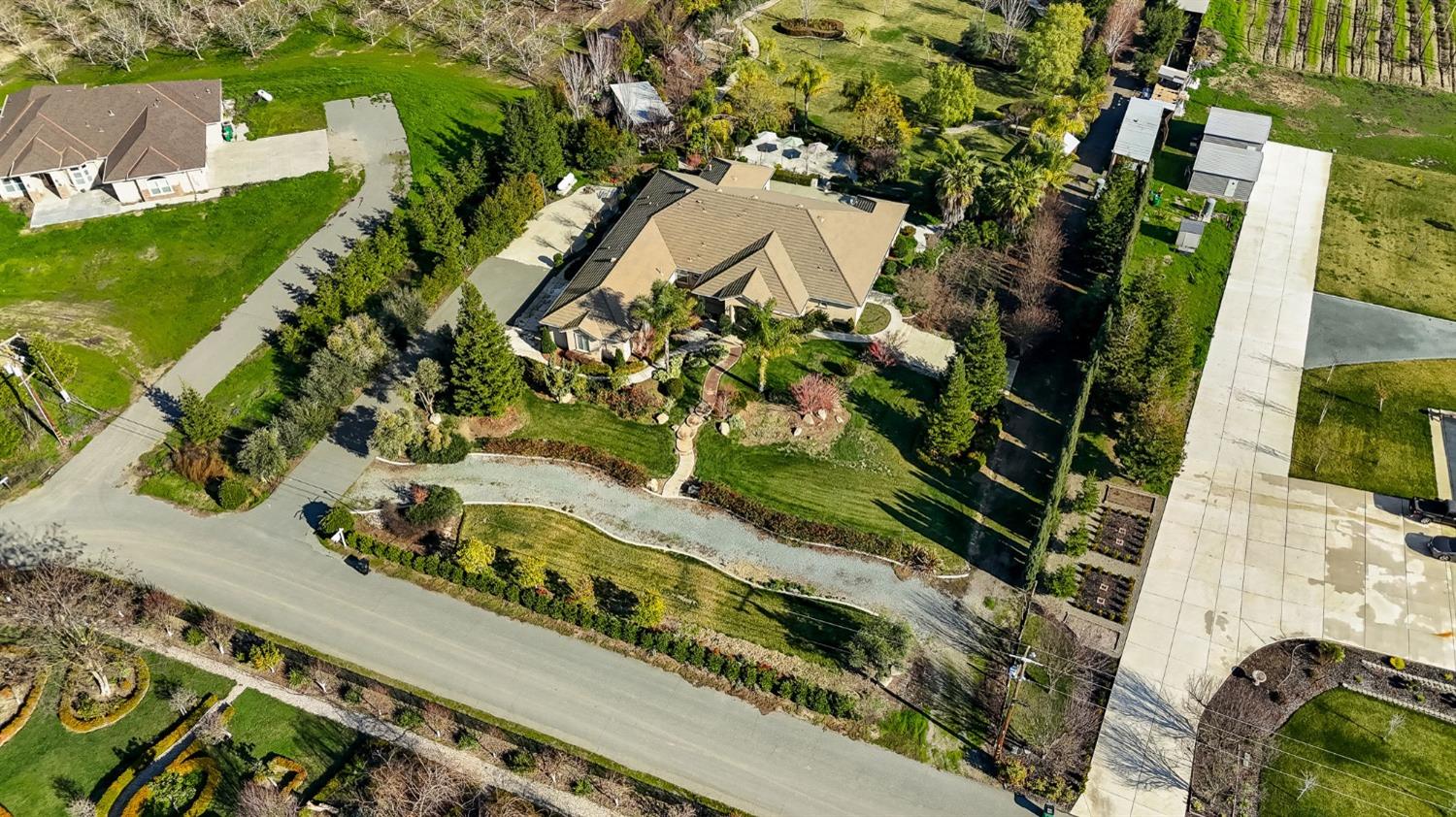 Detail Gallery Image 5 of 96 For 26572 Atepa Ln, Thornton,  CA 95242 - 5 Beds | 3/1 Baths