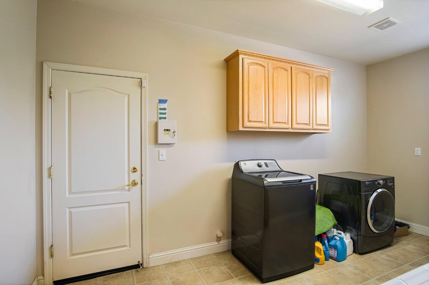 Detail Gallery Image 21 of 96 For 26572 Atepa Ln, Thornton,  CA 95242 - 5 Beds | 3/1 Baths