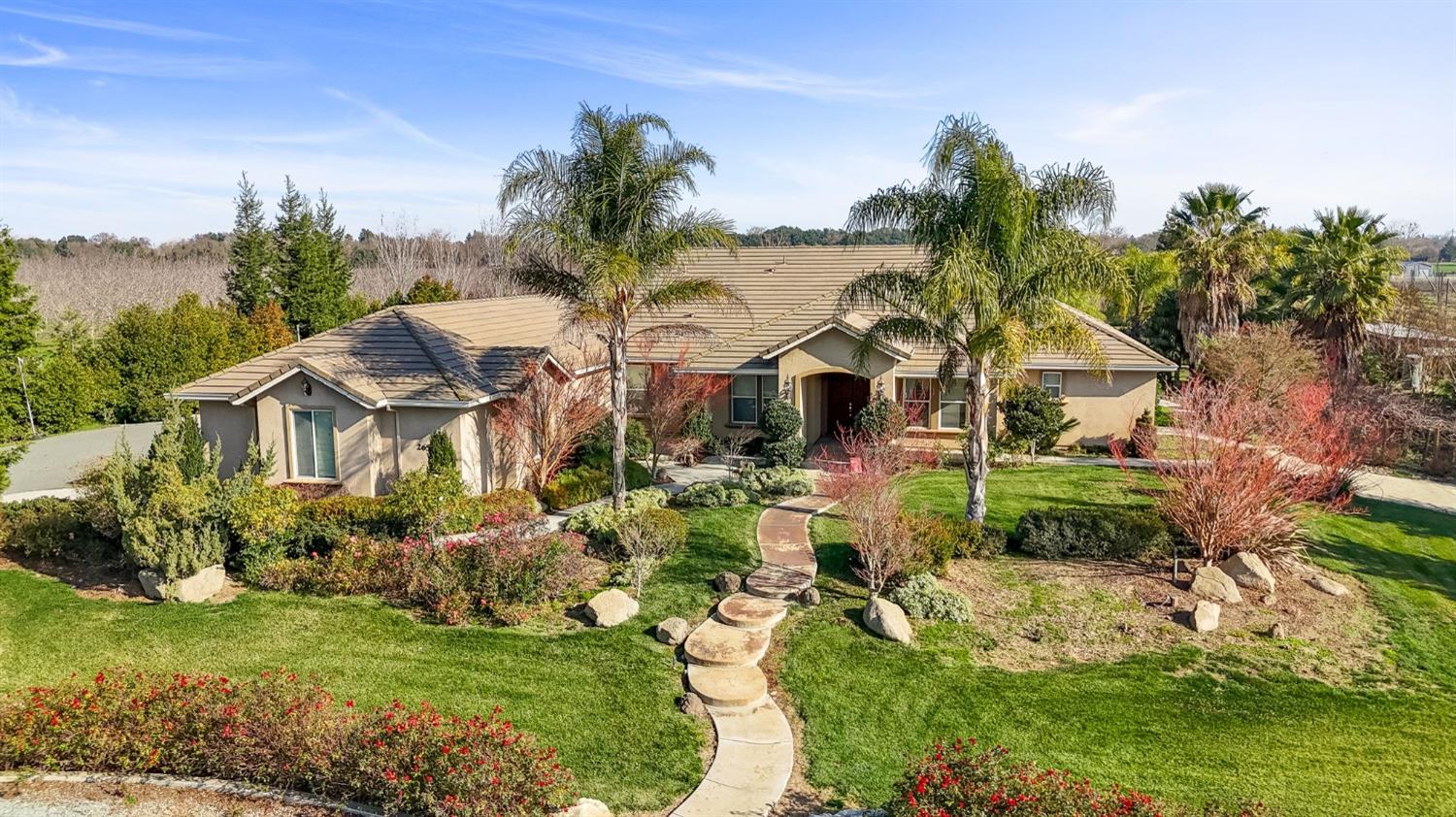 Detail Gallery Image 2 of 96 For 26572 Atepa Ln, Thornton,  CA 95242 - 5 Beds | 3/1 Baths