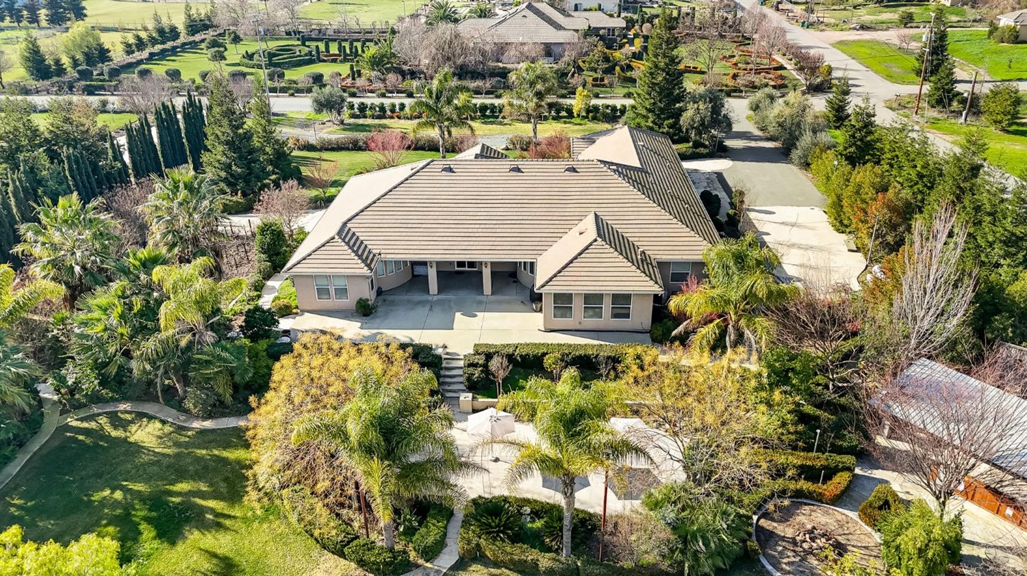 Detail Gallery Image 4 of 96 For 26572 Atepa Ln, Thornton,  CA 95242 - 5 Beds | 3/1 Baths