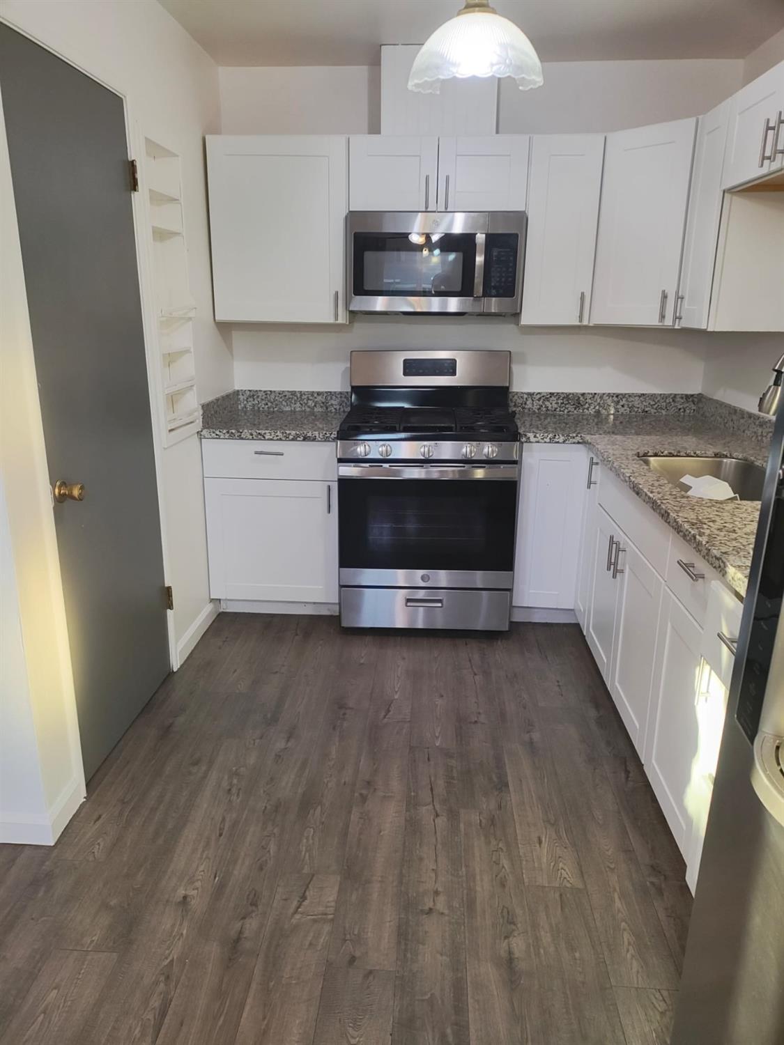 Detail Gallery Image 2 of 18 For 349 Frances St, Manteca,  CA 95336 - 3 Beds | 2 Baths