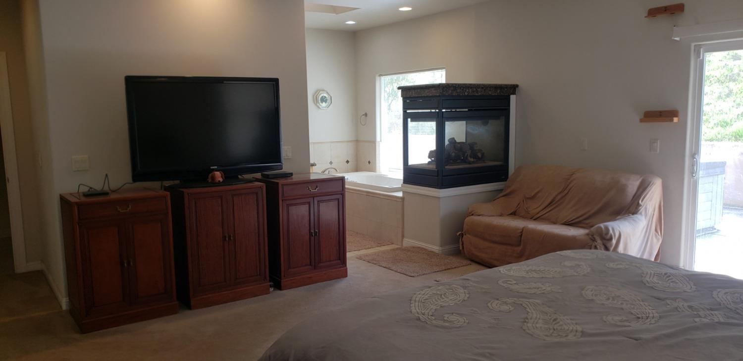Detail Gallery Image 11 of 19 For 76 Live Oak Rd, Royal Oaks,  CA 95076 - 3 Beds | 2 Baths