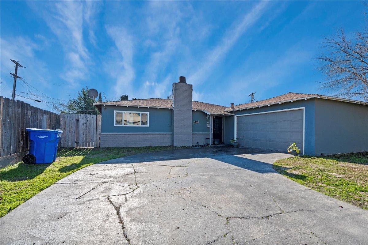 Detail Gallery Image 2 of 25 For 2004 Blue Gum Ave, Modesto,  CA 95358 - 3 Beds | 1 Baths