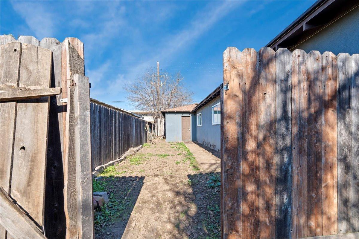 Detail Gallery Image 22 of 25 For 2004 Blue Gum Ave, Modesto,  CA 95358 - 3 Beds | 1 Baths