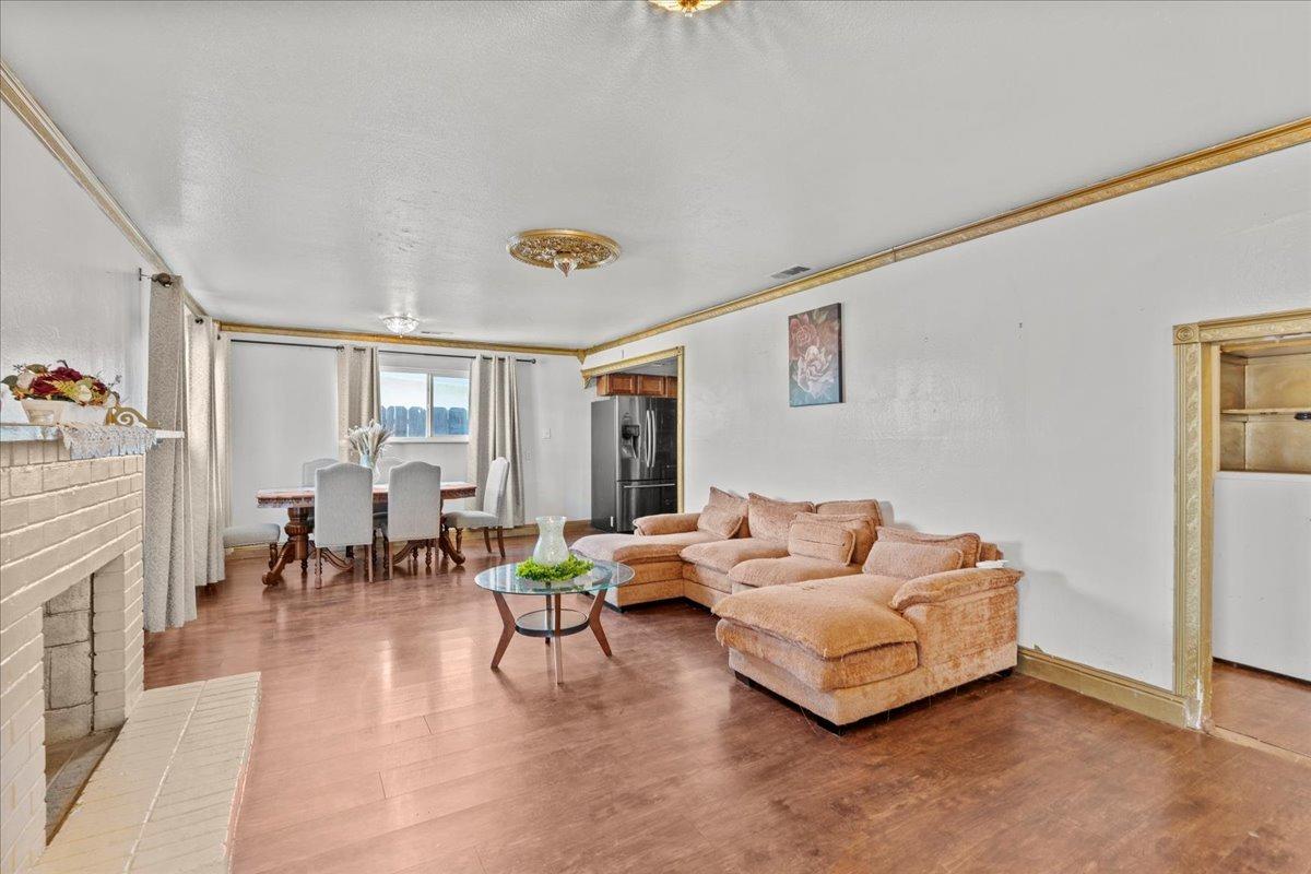 Detail Gallery Image 5 of 25 For 2004 Blue Gum Ave, Modesto,  CA 95358 - 3 Beds | 1 Baths