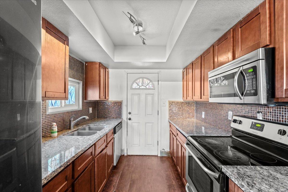 Detail Gallery Image 9 of 25 For 2004 Blue Gum Ave, Modesto,  CA 95358 - 3 Beds | 1 Baths