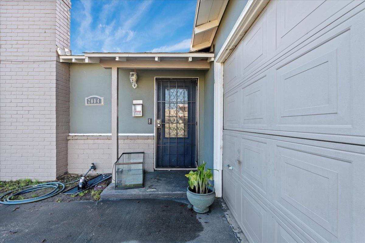 Detail Gallery Image 4 of 25 For 2004 Blue Gum Ave, Modesto,  CA 95358 - 3 Beds | 1 Baths