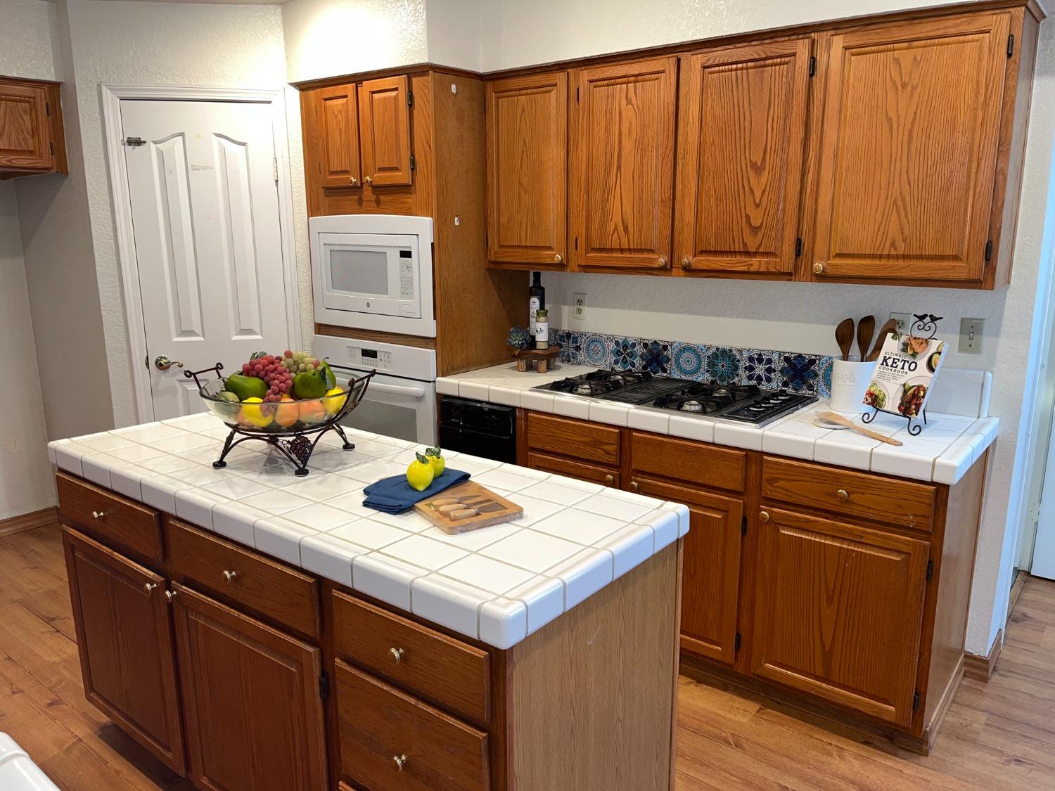 Detail Gallery Image 6 of 37 For 1525 Foxwood Dr, Tracy,  CA 95376 - 4 Beds | 3 Baths