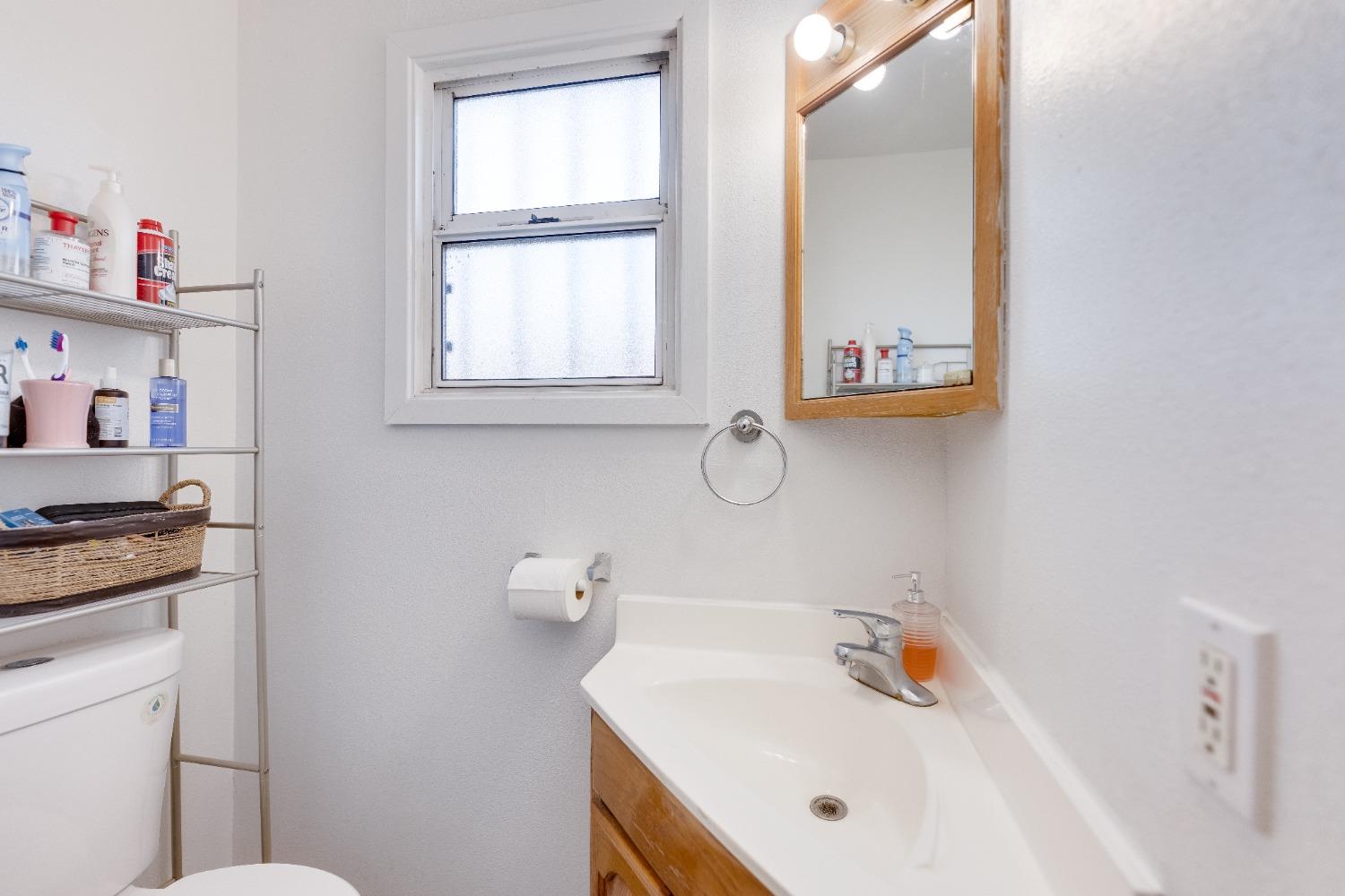 Detail Gallery Image 11 of 16 For 2371 E Lindsay, Stockton,  CA 95205 - 2 Beds | 1 Baths
