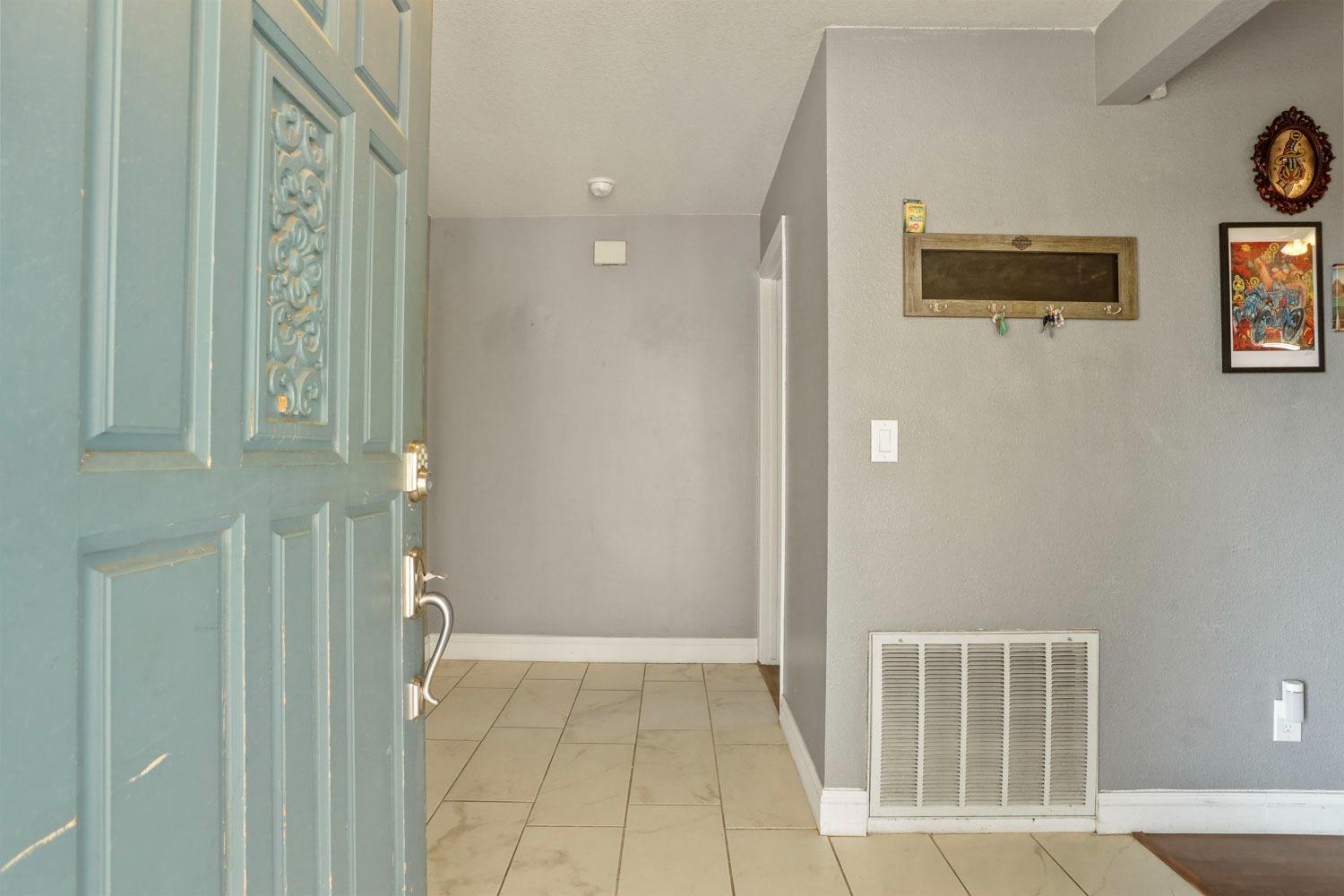 Detail Gallery Image 10 of 42 For 818 Foxfire Dr, Manteca,  CA 95337 - 3 Beds | 2 Baths